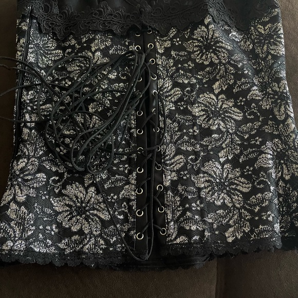 Black and silver sexy  bustier/corset with garters - Picture 3 of 14